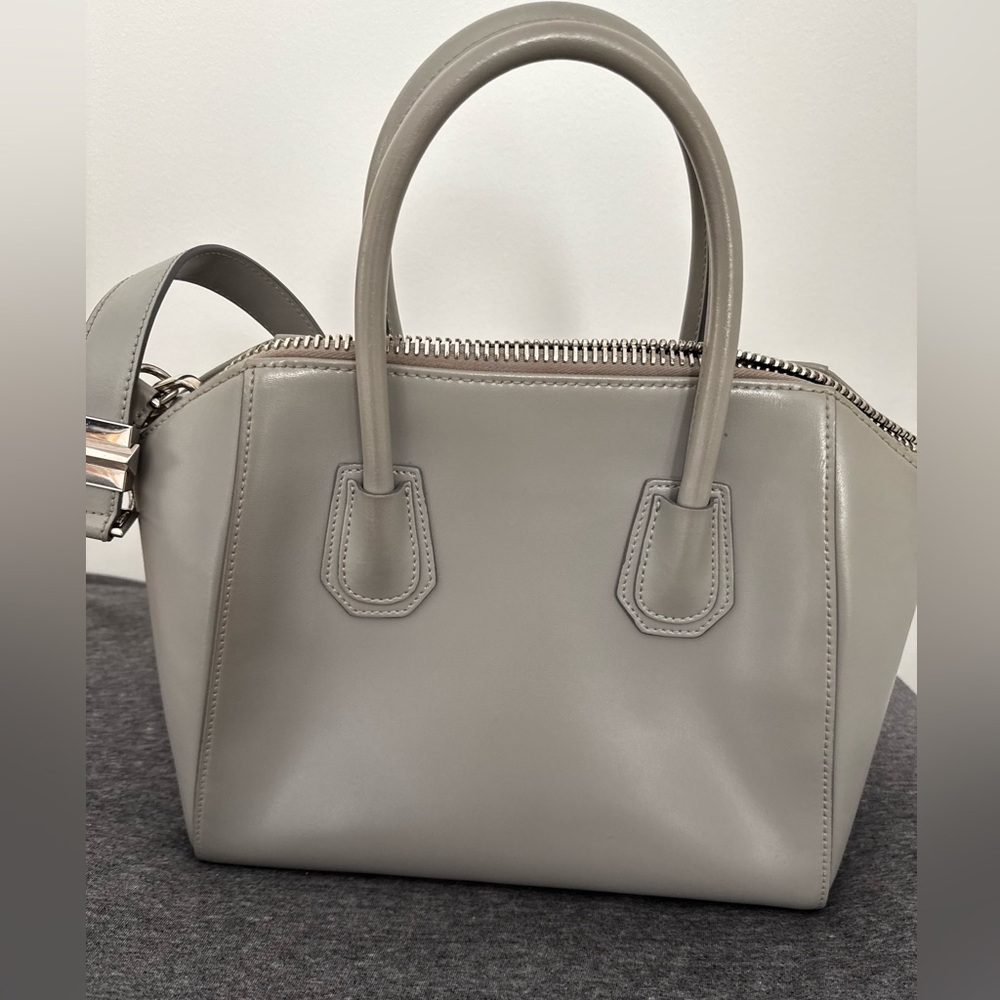 Authentic *** Givenchy Antigona Bag in Grey - Picture 6 of 9